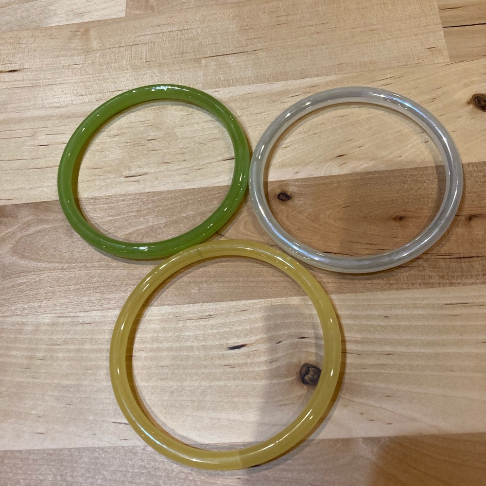 Gifted!!CLOSET CLOSING SALE 3 Glass Bangle bracelets - Picture 5 of 9